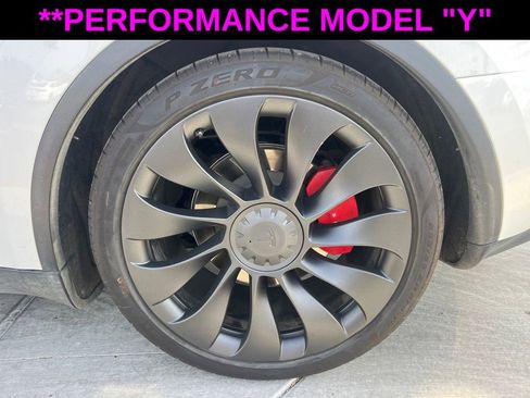 Used 2023 Tesla Model Y Performance image 8