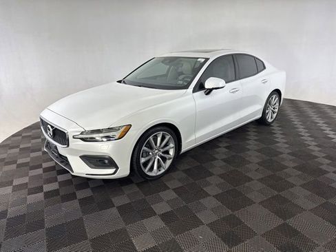 Used 2020 Volvo S60 T5 Momentum FWD image 3