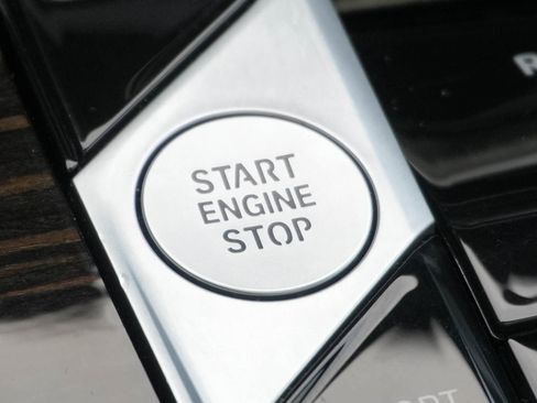 Certified 2024 BMW X7 xDrive40i w/ Climate Comfort Package image 25