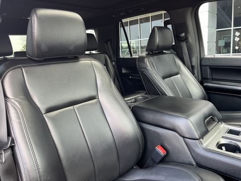 Used 2021 Ford Expedition XLT image 20