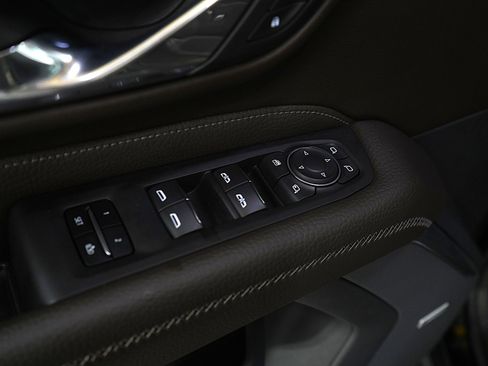 Used 2023 GMC Yukon XL Denali w/ Advanced Technology Package image 25