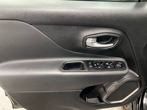 Used 2023 Jeep Renegade Latitude AWD/4WD image 21