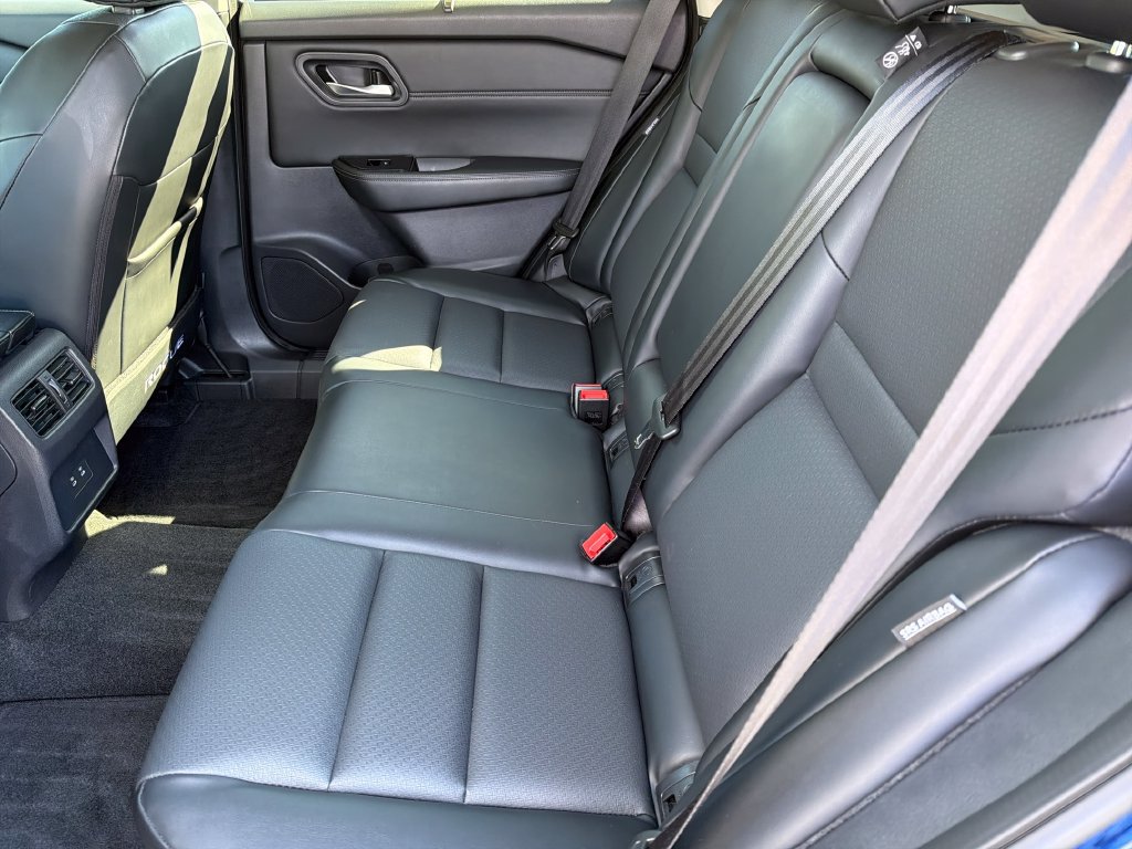 Used 2024 Nissan Rogue SV w/ SV Premium Package AWD/4WD image 19