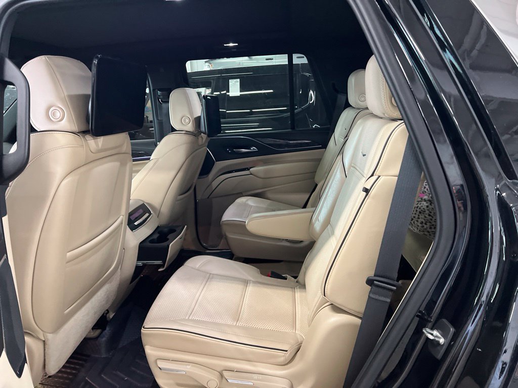 Used 2021 Cadillac Escalade Premium Luxury AWD/4WD image 5