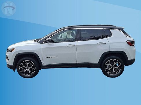 Used 2025 Jeep Compass Limited AWD/4WD image 5