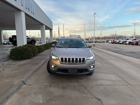 Used 2019 Jeep Cherokee Limited image 3