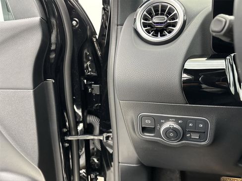 Used 2025 Mercedes-Benz GLA 250 GLA 250 image 31