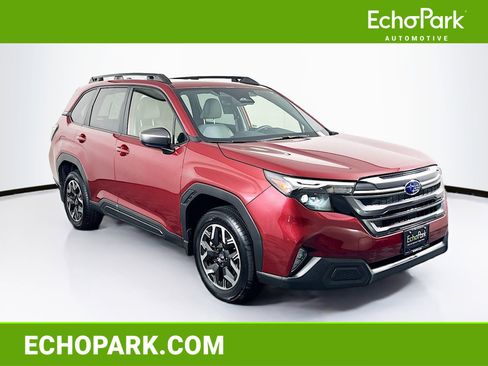 Used 2025 Subaru Forester Premium AWD/4WD image 1
