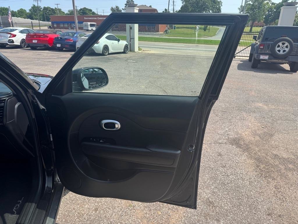 Used 2019 Kia Soul FWD image 21
