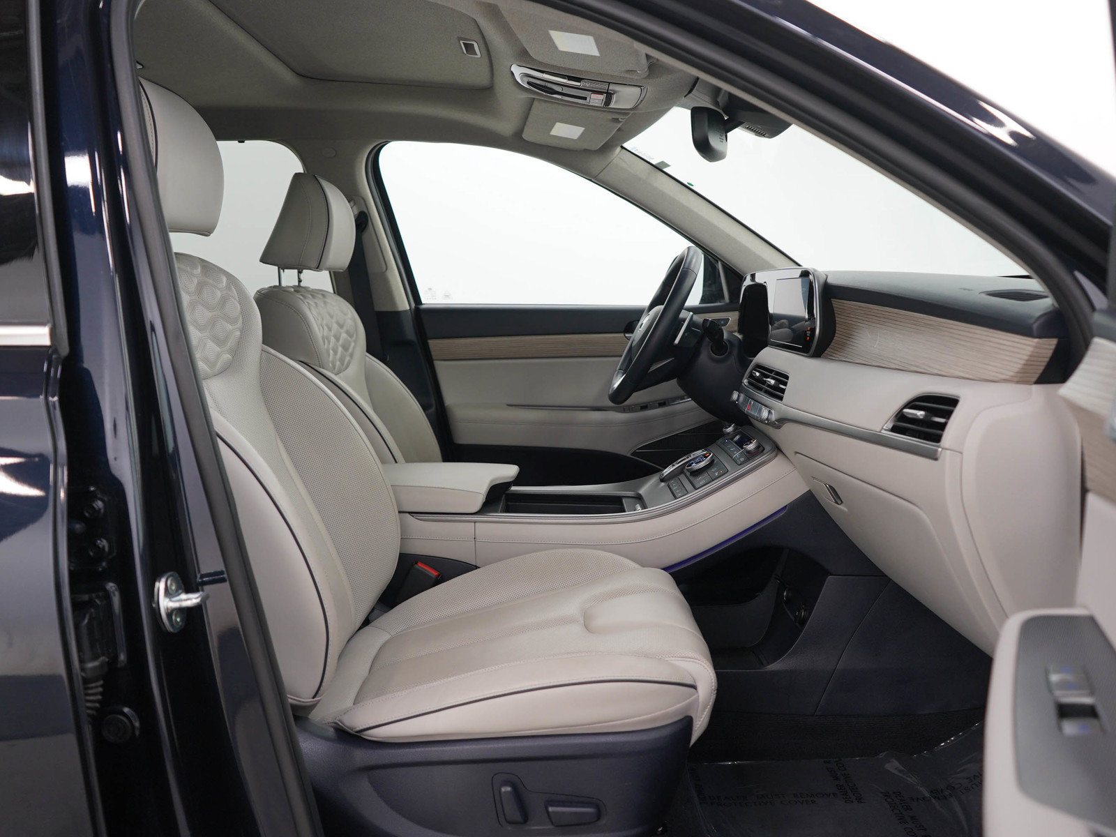 Used 2022 Hyundai Palisade Limited w/ Winter Package AWD/4WD image 11