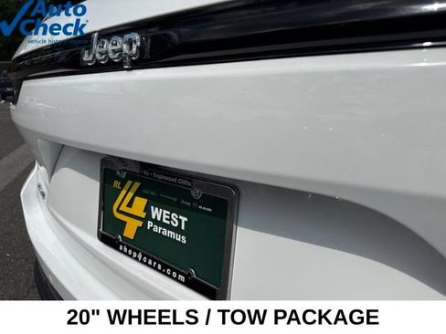 Used 2023 Jeep Grand Cherokee Limited w/ Trailer Tow Prep Group (B) AWD/4WD image 10