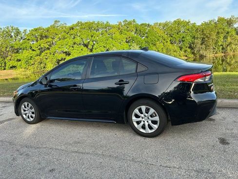 Used 2023 Toyota Corolla LE FWD image 2