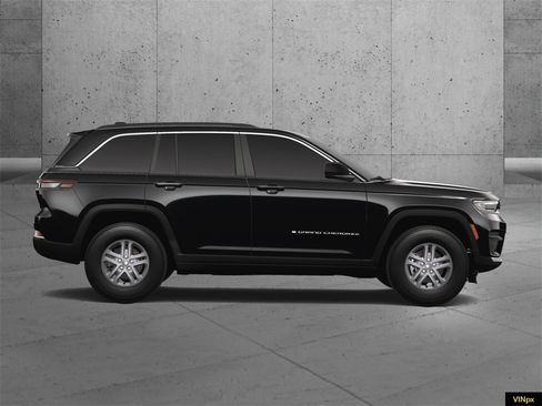New 2025 Jeep Grand Cherokee Laredo image 9