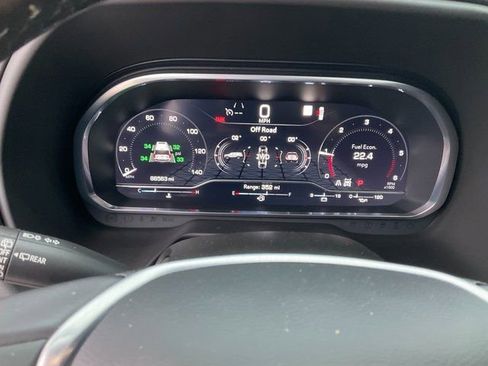 Used 2022 GMC Yukon XL SLT w/ SLT Premium Package image 11