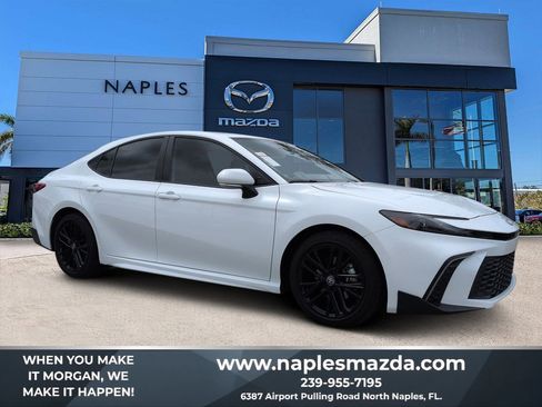 Used 2025 Toyota Camry SE w/ Convenience Package FWD image 1