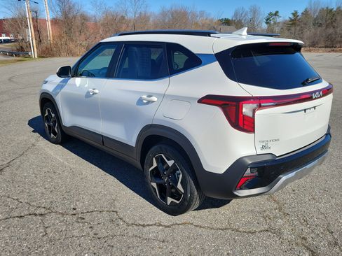 Used 2024 Kia Seltos EX AWD/4WD image 7