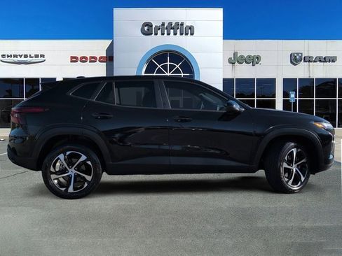 Used 2025 Chevrolet Trax RS w/ Sunroof Package image 3