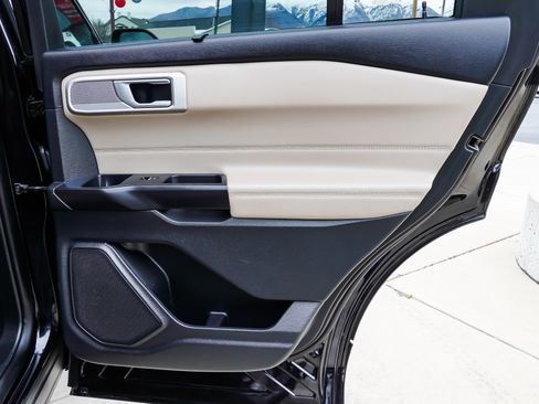 Used 2020 Ford Explorer Limited image 32