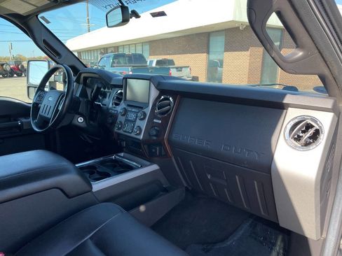 Used 2015 Ford F250 Lariat w/ Chrome Package image 32