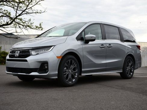 New 2026 Honda Odyssey Touring image 3
