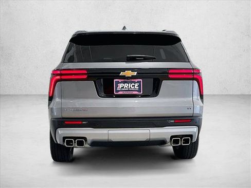 Used 2024 Chevrolet Traverse LT FWD image 4