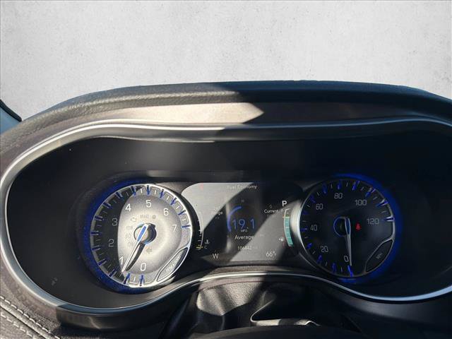 Used 2018 Chrysler Pacifica Limited w/ Advanced Safetytec Group FWD image 11