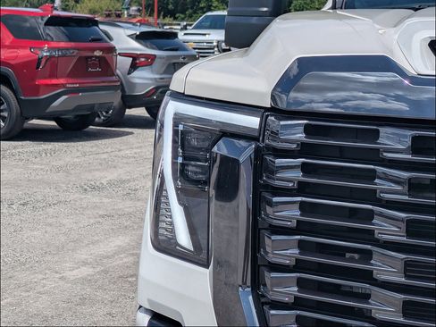 Used 2024 GMC Sierra 2500 Denali Ultimate AWD/4WD image 11