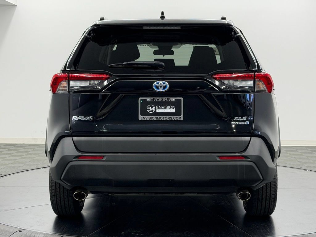 Certified 2021 Toyota RAV4 XLE w/ Carpet Mat Package (TMS) AWD/4WD image 11