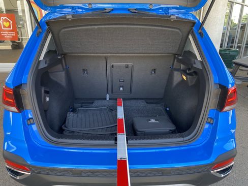 Certified 2023 Volkswagen Taos SE w/ Panoramic Sunroof Package FWD image 18