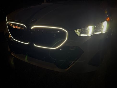 Used 2024 BMW i5 eDrive40i w/ Executive Package image 29