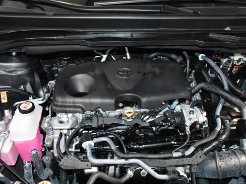Used 2025 Toyota Sienna XLE FWD image 37