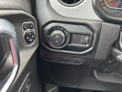 New 2025 Jeep Gladiator Willys image 18