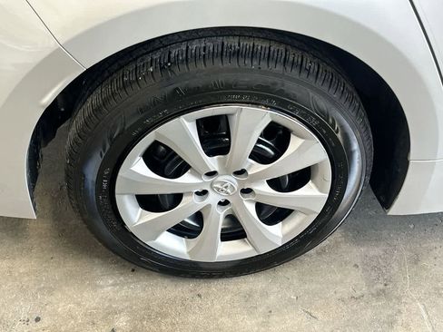 Used 2025 Toyota Corolla LE w/ Convenience Package FWD image 11