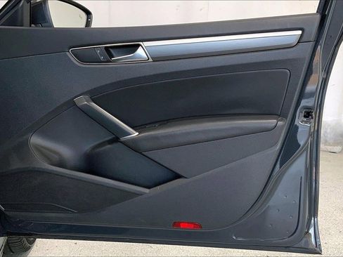 Used 2017 Volkswagen Passat 1.8T R-Line image 26