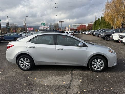 Used 2015 Toyota Corolla LE image 10
