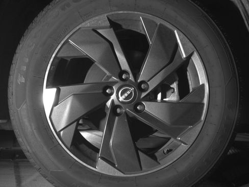 Used 2025 Nissan Rogue SV image 13