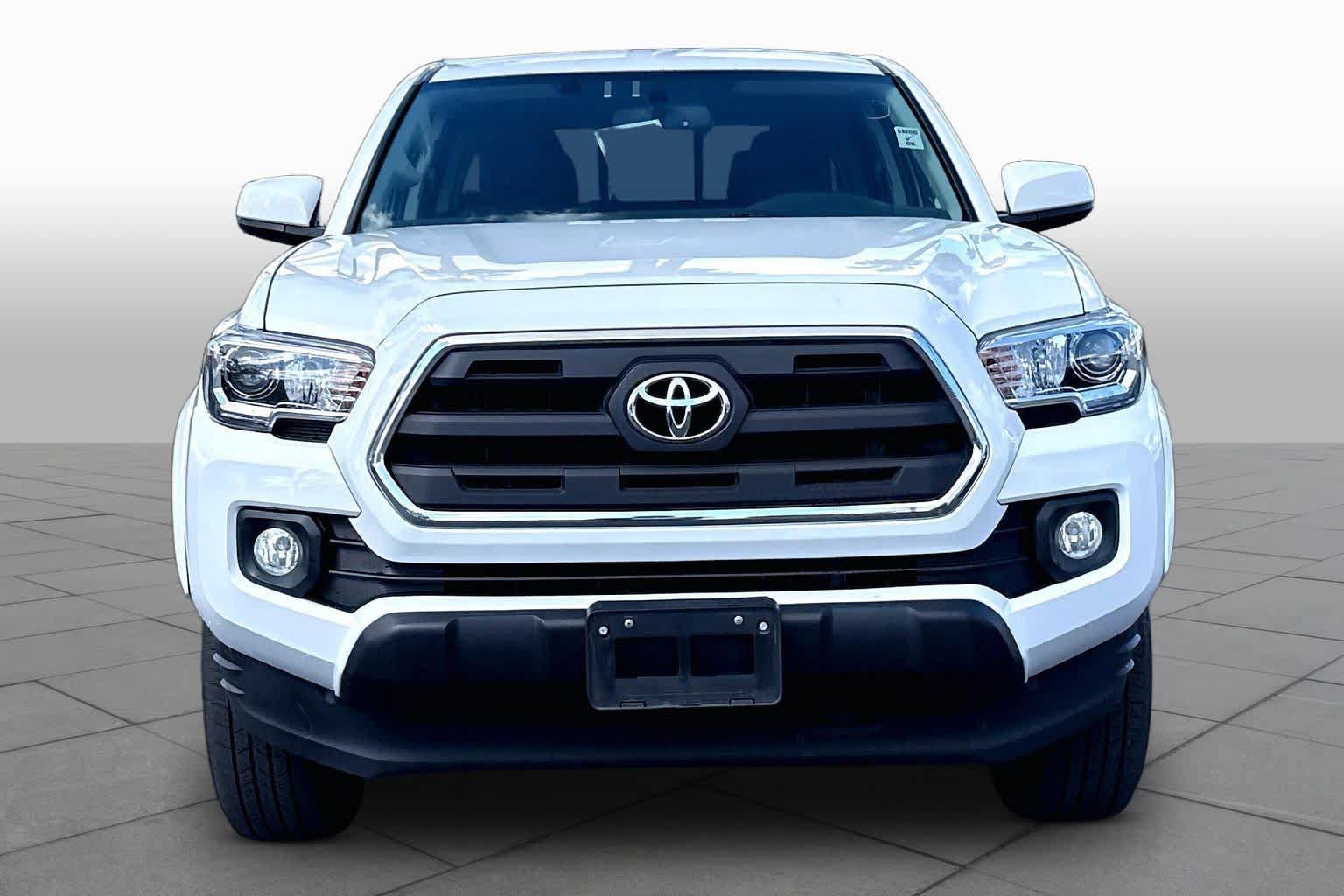 Used 2017 Toyota Tacoma SR5 RWD image 3