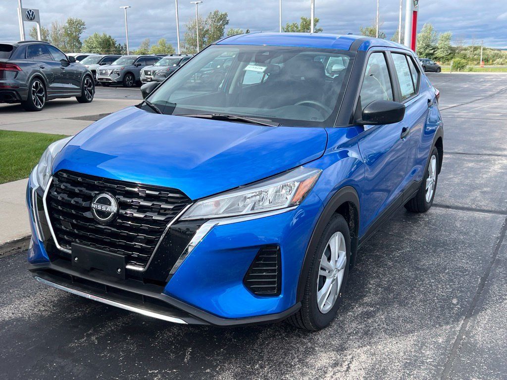 Certified 2025 Nissan Kicks Play S FWD image 1