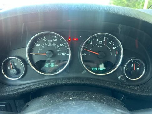 Used 2017 Jeep Wrangler Unlimited Rubicon w/ Connectivity Group AWD/4WD image 6