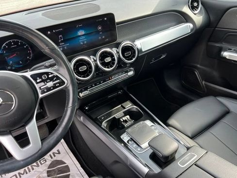 Used 2020 Mercedes-Benz GLB 250 4MATIC w/ Premium Package image 36