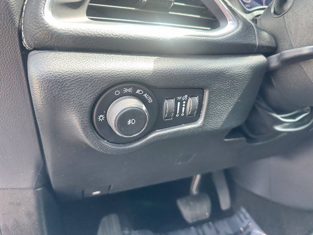 Used 2018 Chrysler Pacifica Limited w/ Advanced Safetytec Group FWD image 27