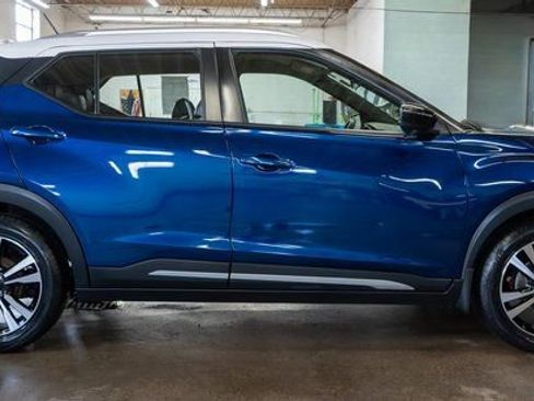 Used 2020 Nissan Kicks SR w/ SR Premium Package FWD image 5