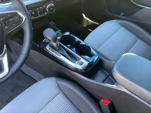 Certified 2025 Chevrolet Trax LT w/ Driver Confidence Package image 17