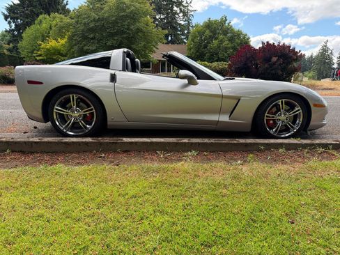 Used 2007 Chevrolet Corvette Coupe w/ Preferred Equipment Group RWD image 34