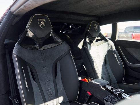 Used 2024 Lamborghini Huracan Sterrato image 34