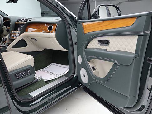 Certified 2023 Bentley Bentayga AWD/4WD image 34