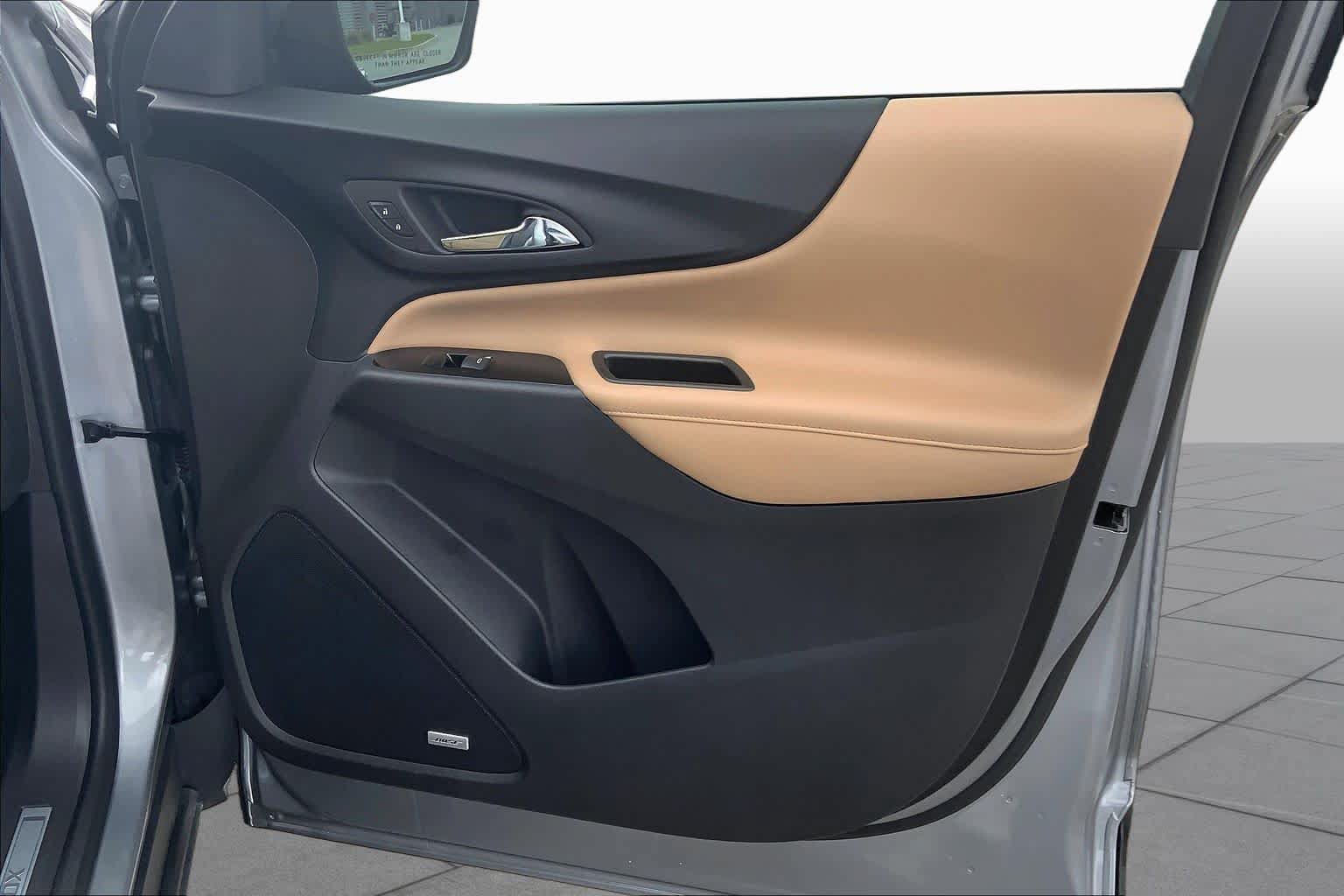 Used 2024 Chevrolet Equinox Premier FWD image 23