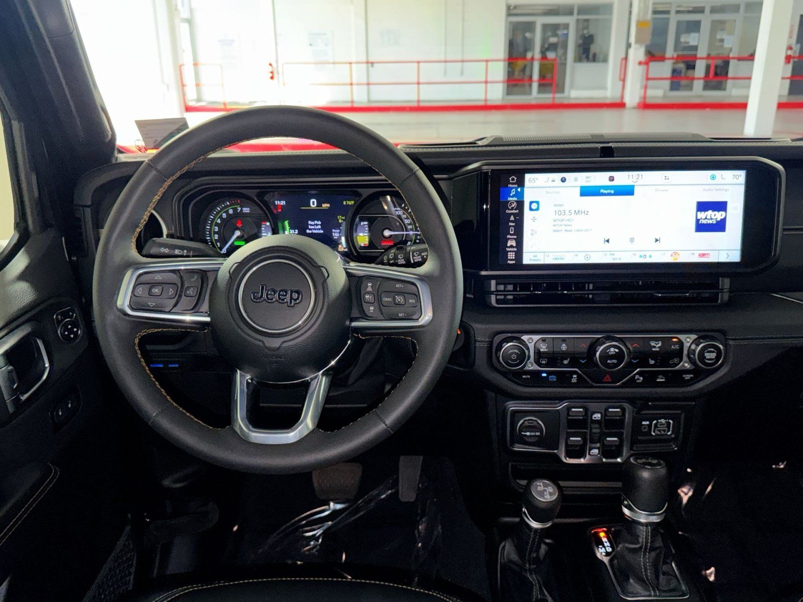 Used 2024 Jeep Wrangler Unlimited Sahara w/ Technology Group AWD/4WD image 16