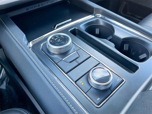 Used 2023 Ford Expedition Max XLT image 17