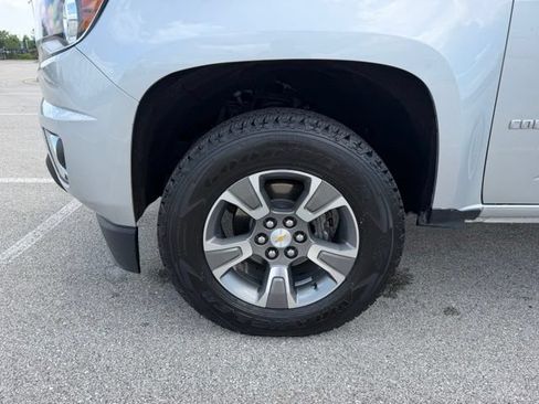 Used 2019 Chevrolet Colorado Z71 AWD/4WD image 11